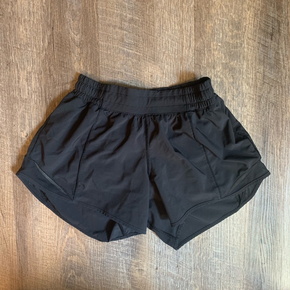 Lululemon Hotty Hot shorts 4”